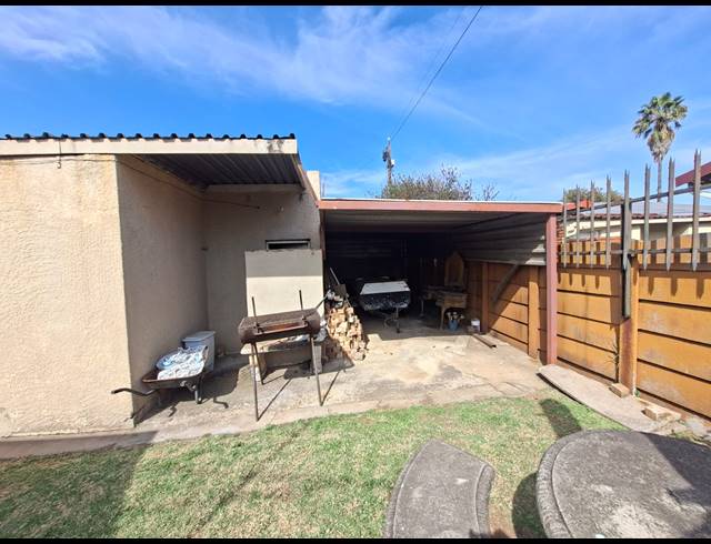 4 BEDROOM FREEHOLD FOR SALE IN VAN DYK PARK